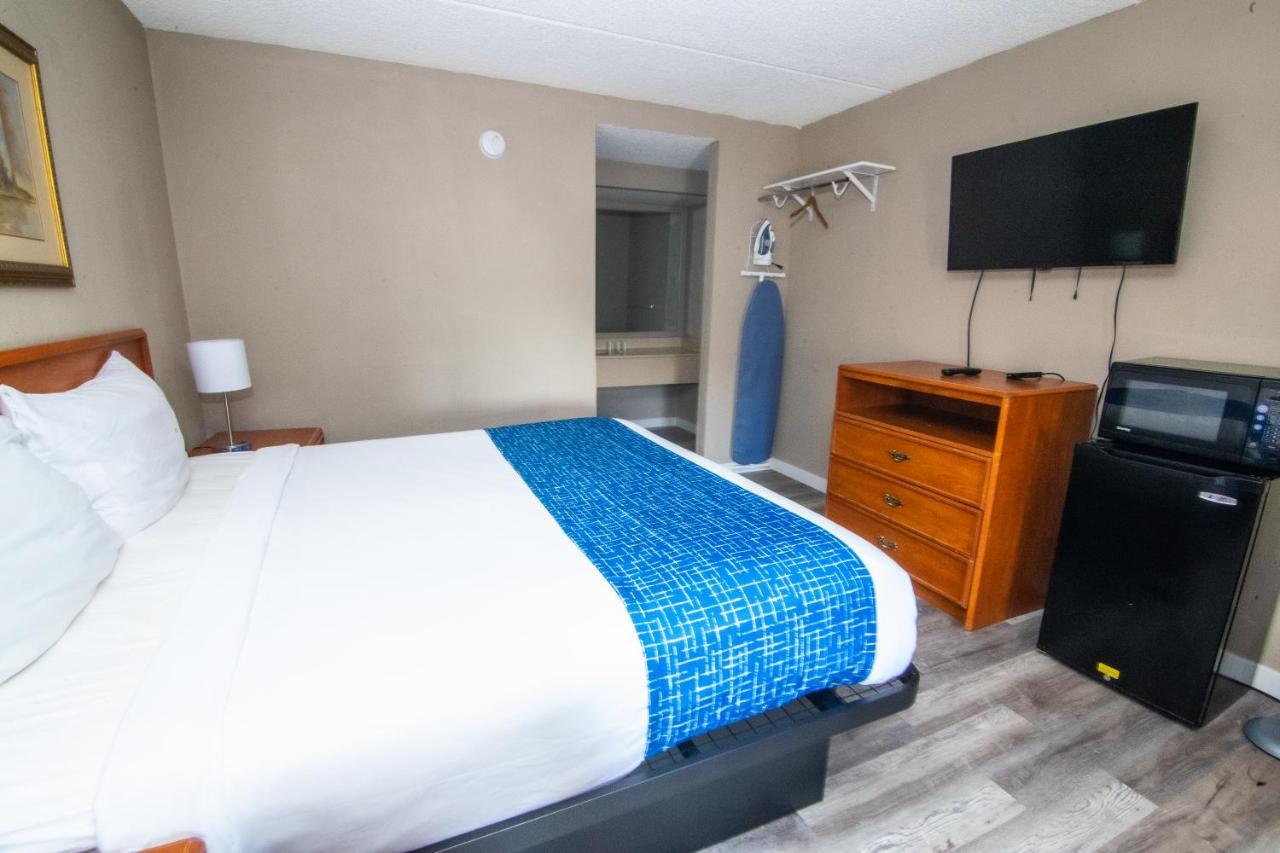 Travelodge By Wyndham Пуебло Екстериор снимка