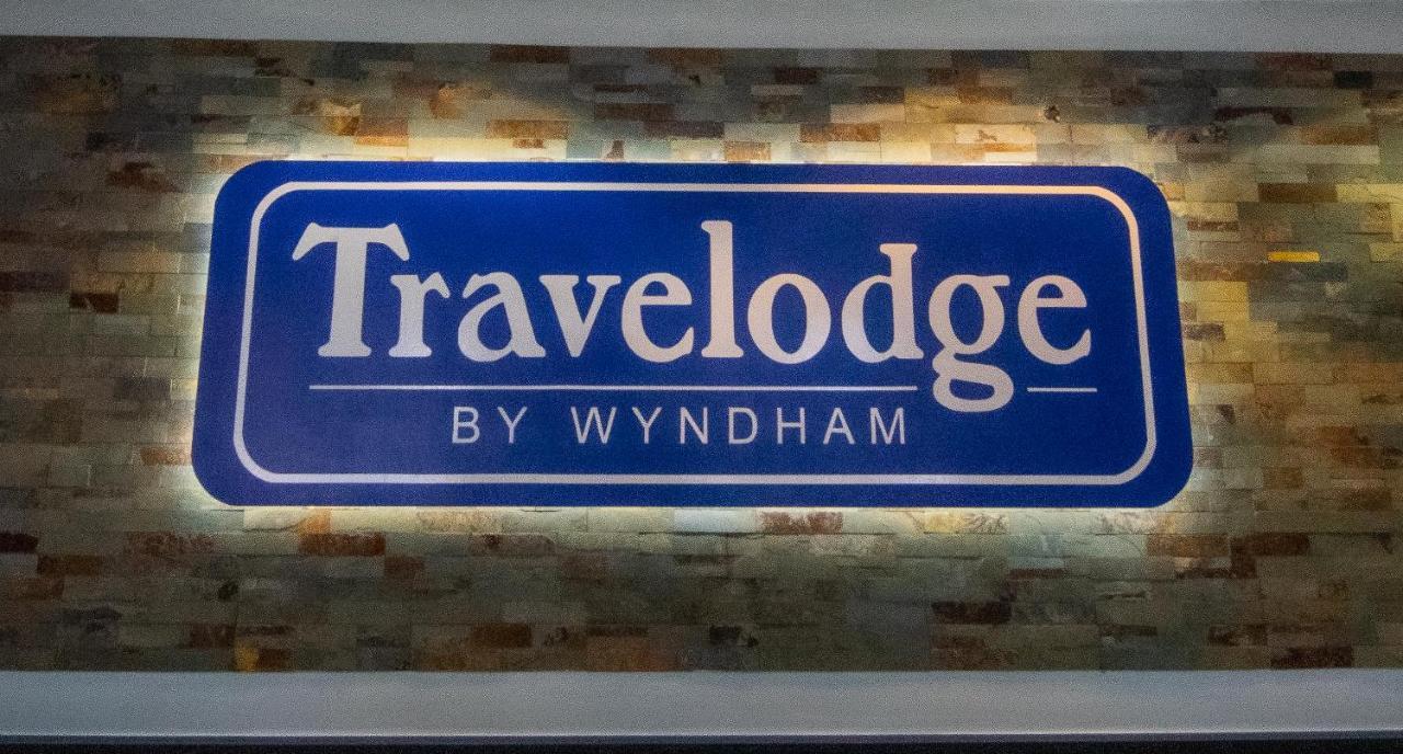Travelodge By Wyndham Пуебло Екстериор снимка