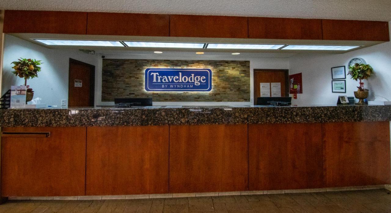 Travelodge By Wyndham Пуебло Екстериор снимка