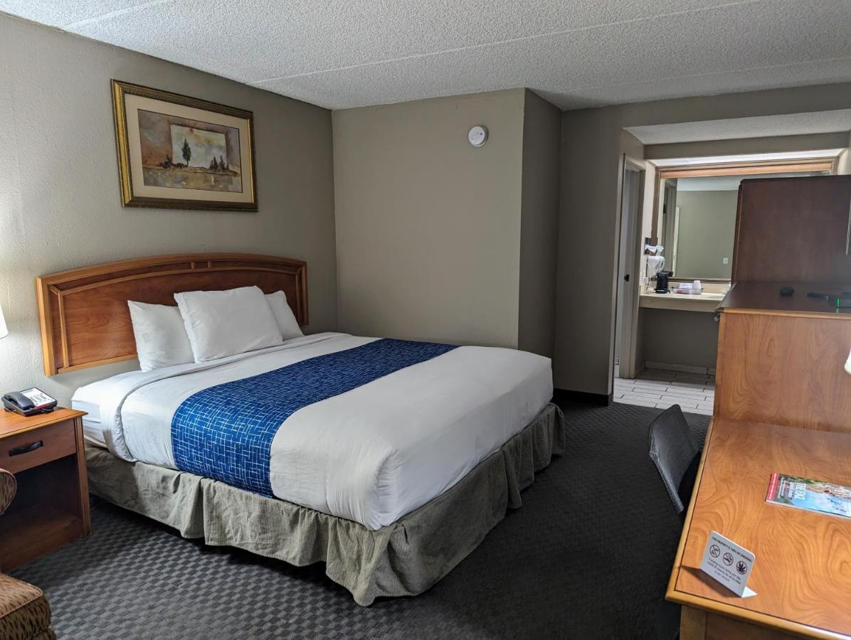 Travelodge By Wyndham Пуебло Екстериор снимка
