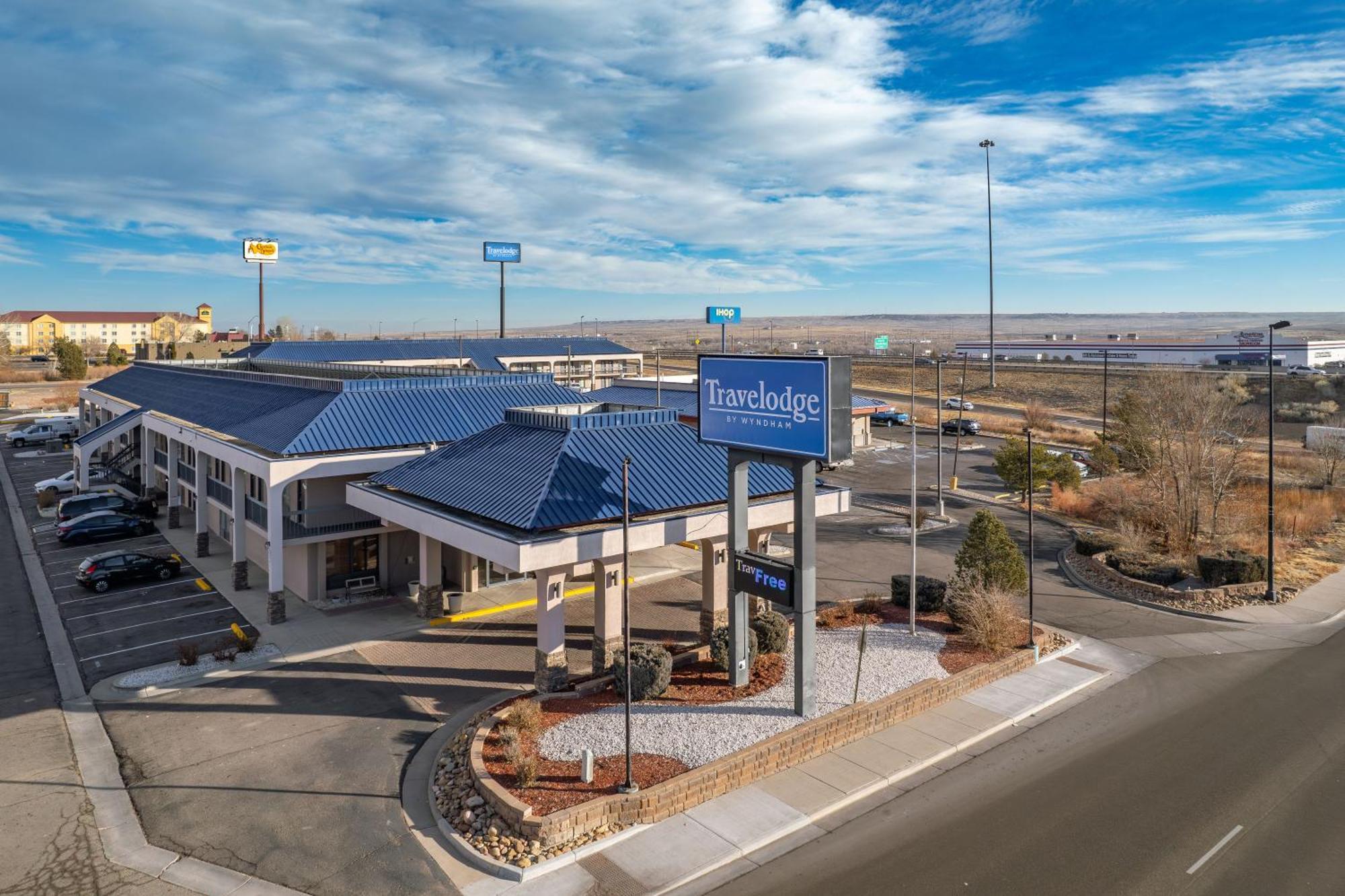 Travelodge By Wyndham Пуебло Екстериор снимка
