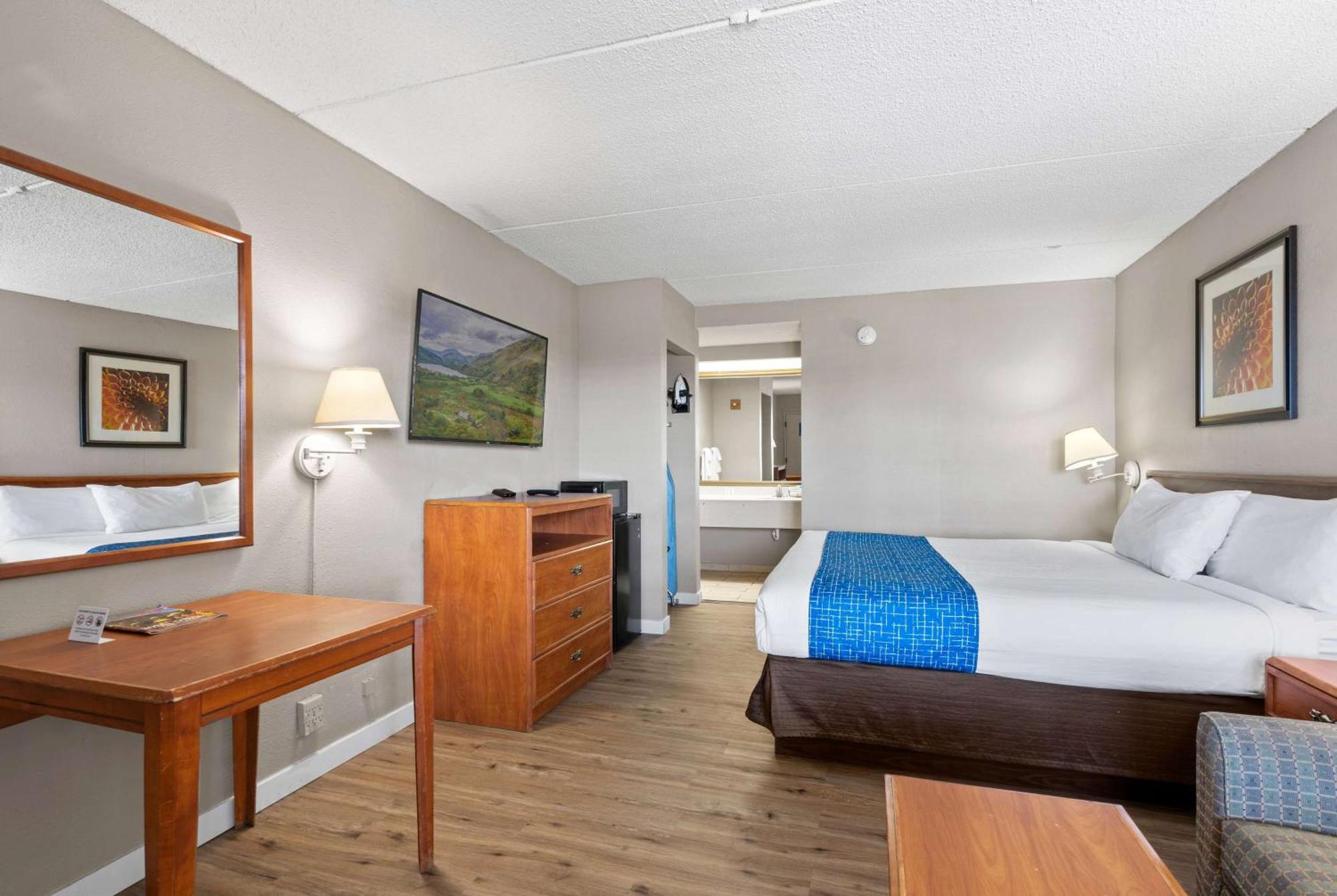 Travelodge By Wyndham Пуебло Екстериор снимка
