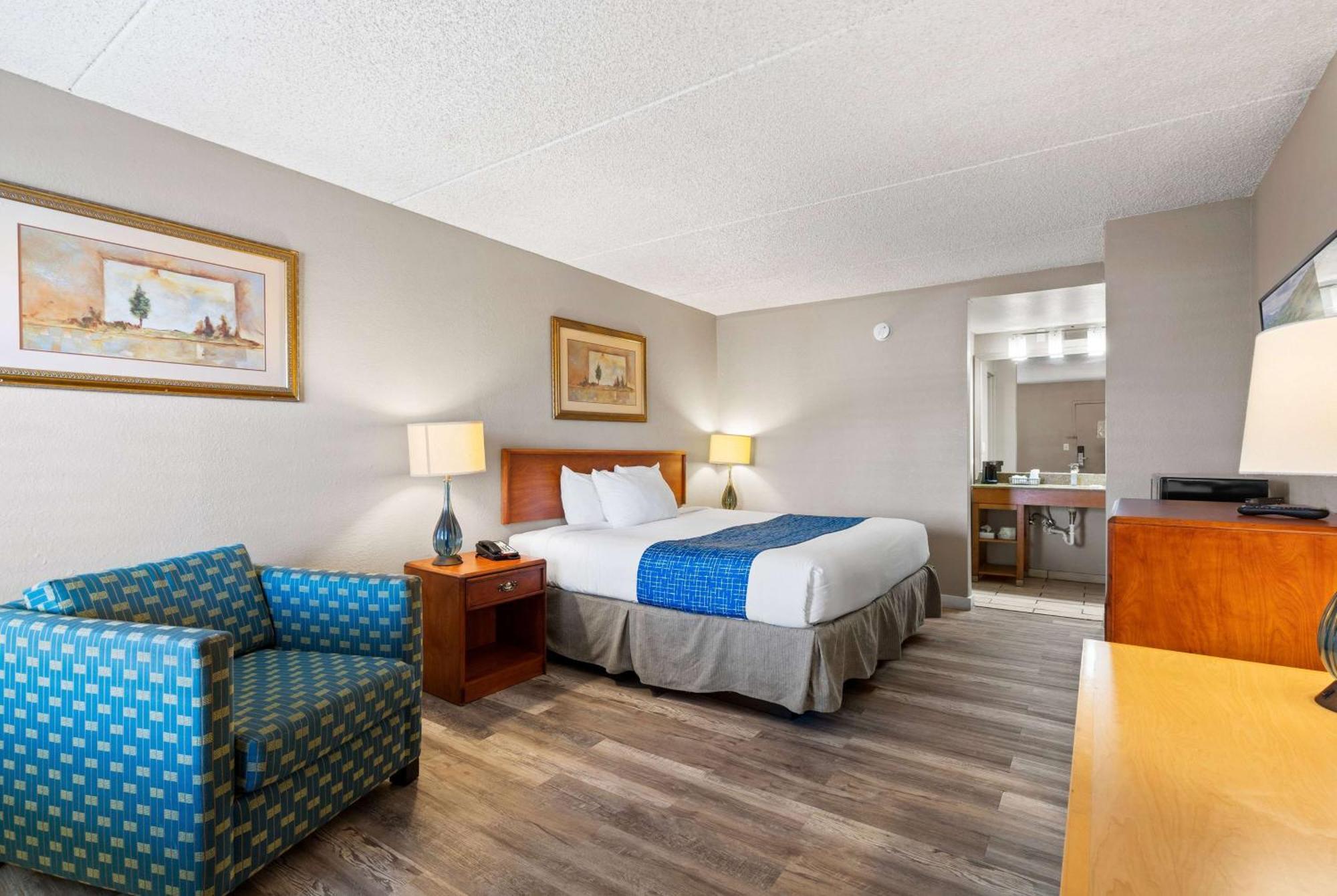 Travelodge By Wyndham Пуебло Екстериор снимка