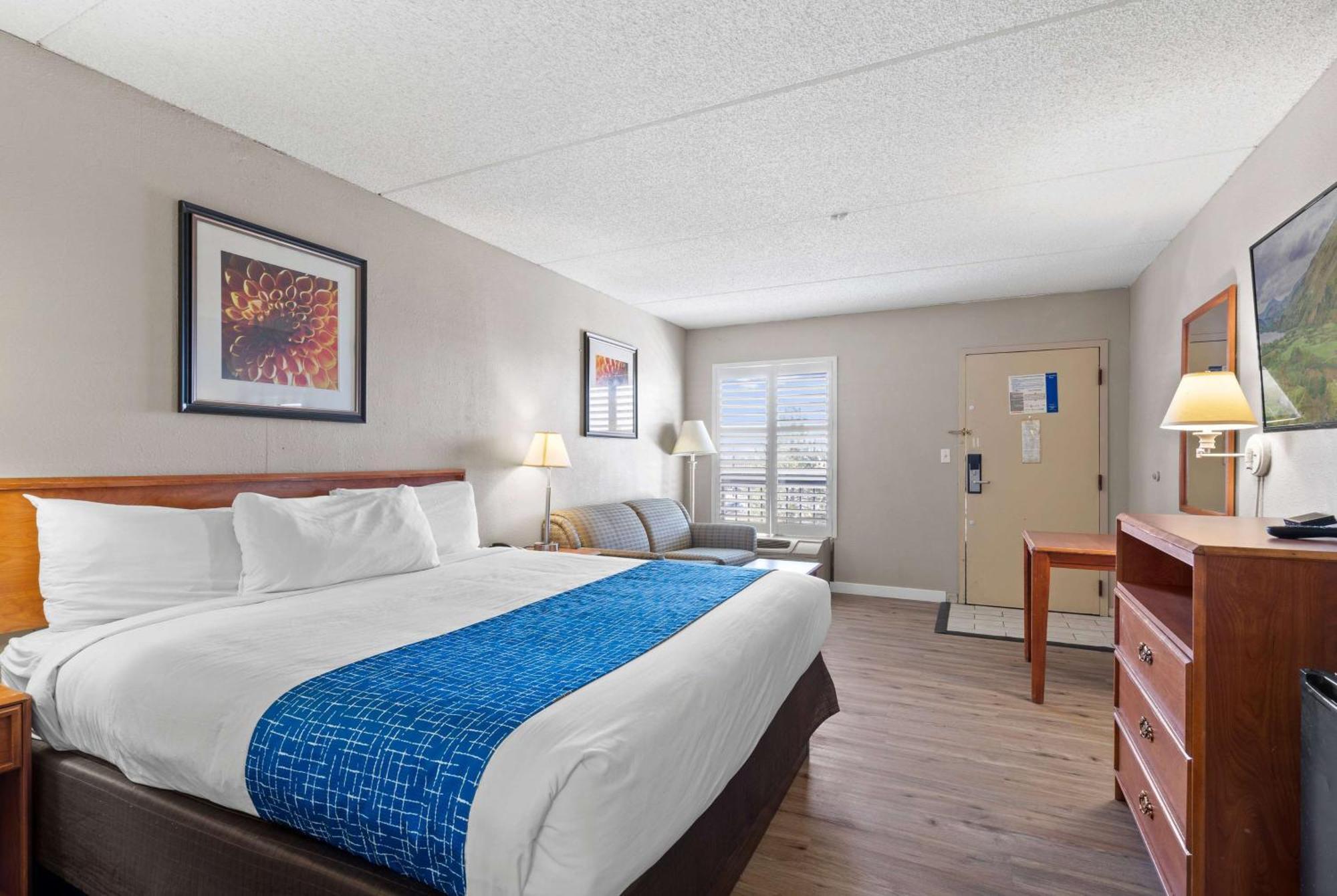 Travelodge By Wyndham Пуебло Екстериор снимка